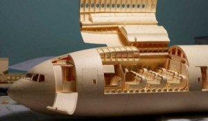 牛人花7年打造波音777客机纸模型