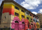 罗马街头的彩色人脸壁画艺术