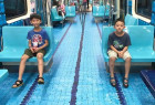 台北为了营造大运会气氛 将地铁变身为3D体育馆