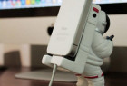 宇航员太空漫游创意iPhone手机座