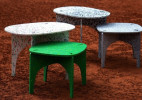 再生塑料制作的桌椅
