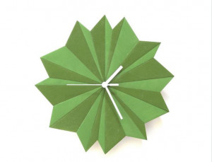 折纸绿色木挂钟