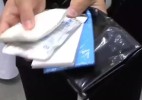 这两个塑料袋就是一个便携的临时“厕所”