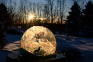 冰封的肥皂泡 大自然创造的魔法水晶球