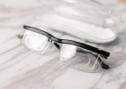 牛津大学设计出可调节度数的眼镜，近视老花都适用