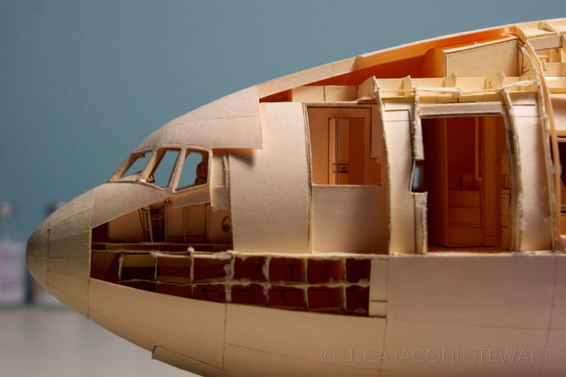 牛人花7年打造波音777客机纸模型