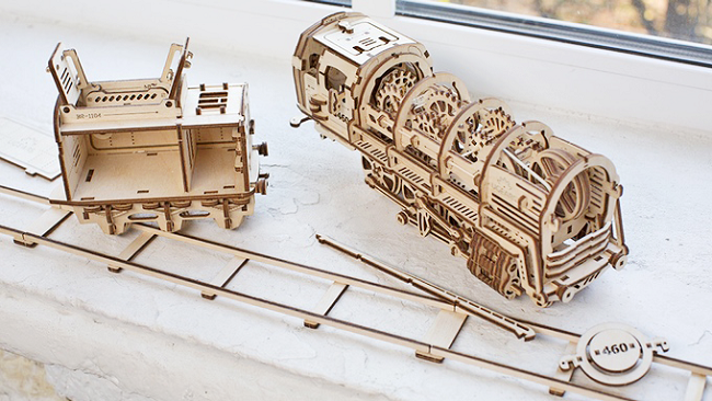 手工打造自带动力的火车模型