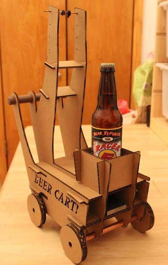 喝啤酒时想到的绝佳主意 用瓦楞纸箱制作可爱的宠物推车做法