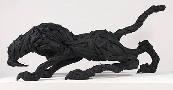 韩国艺术家用废旧轮胎模拟皮肤质感的创意雕塑设计