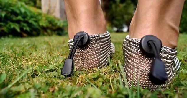 不锈钢网做成的鞋，给你一种赤脚的快感