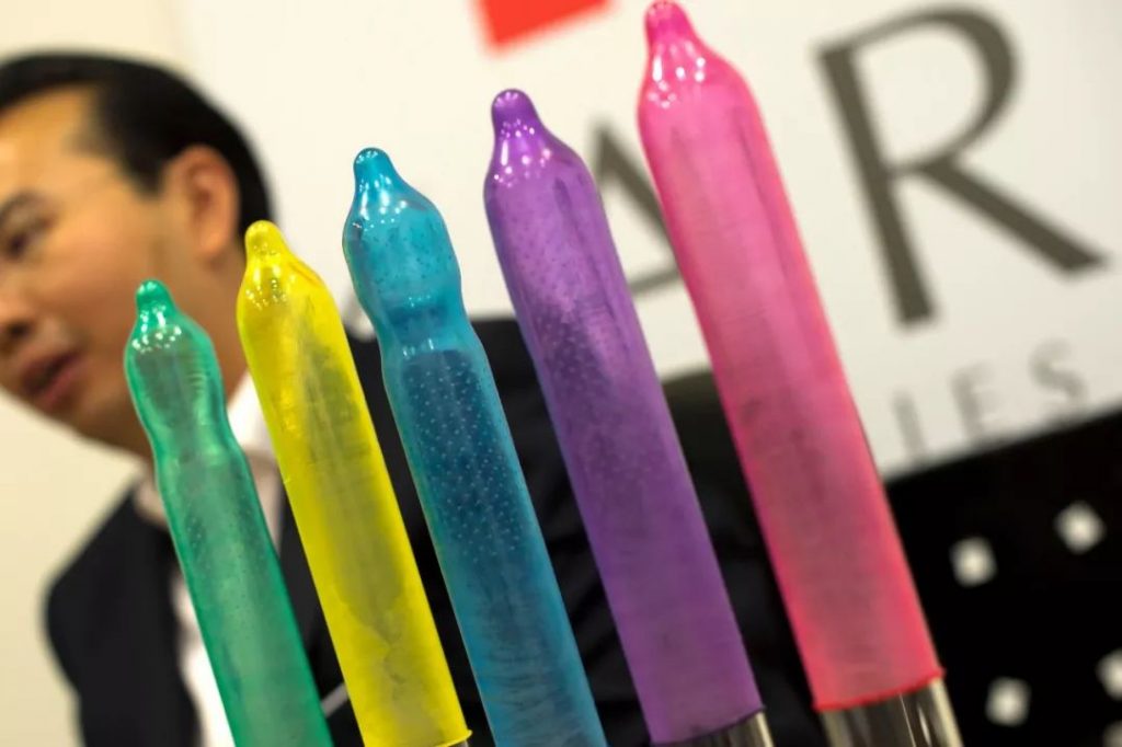 中学生发明变色避孕套，遇到不同病毒会变色