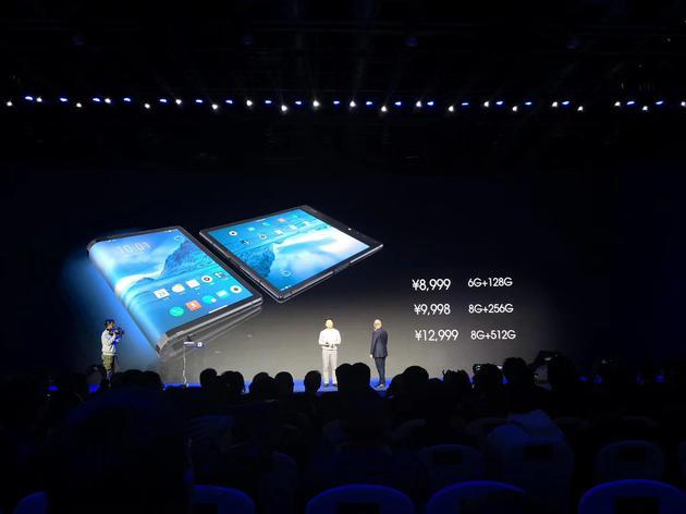 全球首款折叠屏手机FlexPai柔派发布，屏幕展开可达7.8寸，8999元起售