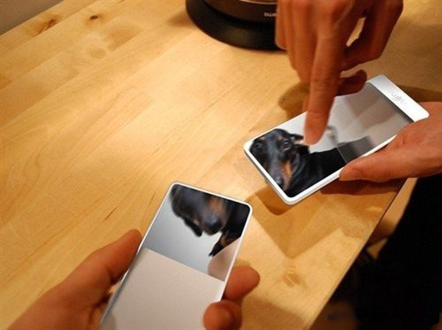 富士通全新概念手机 全透明设计