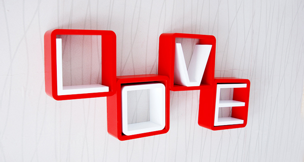 LOVE字体创意格子壁挂架