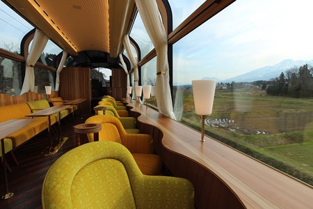 日本创意观光列车（echigo TOKImeki resort setsugekka）