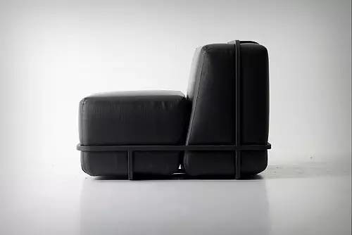 Cho Hyung Suk设计的简约框架沙发