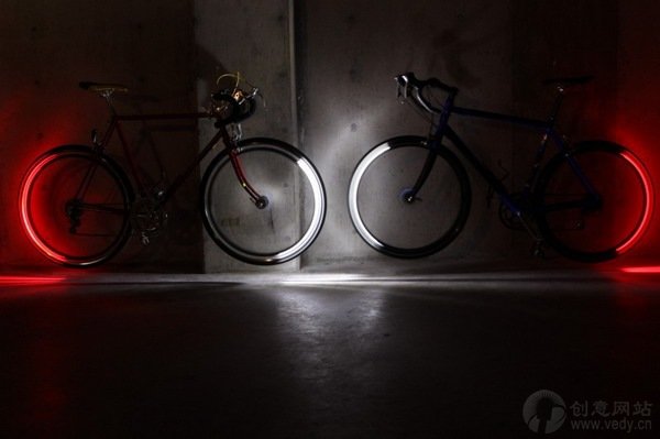 自行车轮上的LED发光圆环