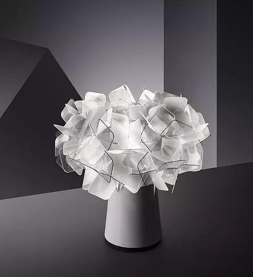 优雅的桌面花束灯Clizia创意设计