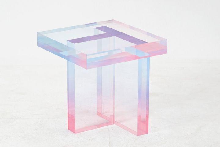 设计师Sae-rom Yoon设计的T字形树脂桌Crystal