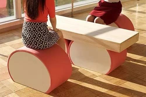以鱼板为灵感设计的桌椅