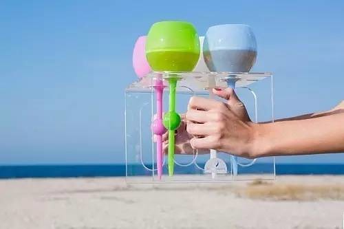 可以稳稳固定在沙滩上的杯子Beach Glass