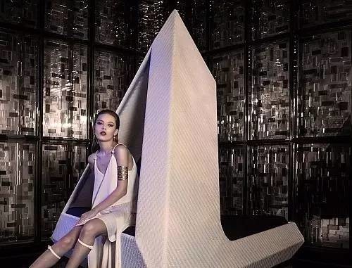 超现代感金字塔造型躺椅TheBaron