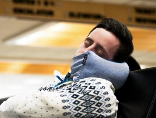 Voyage Pillow旅行枕，让你让你午休睡眠更优质(还能当眼罩)