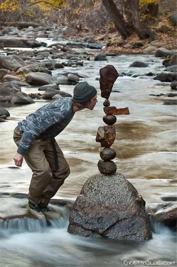 石头与重力的平衡艺术
