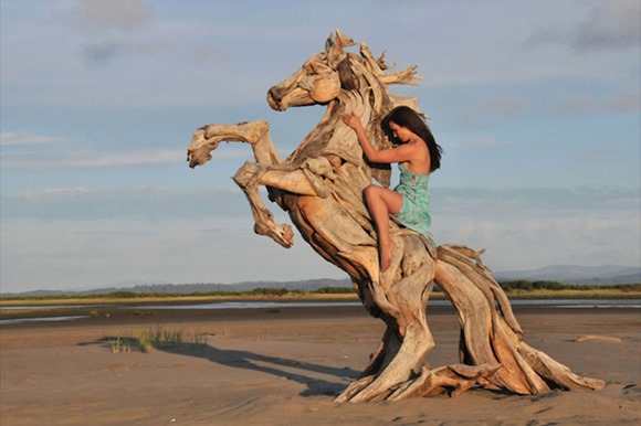 Jeffro Uitto惊人的浮木动物雕塑