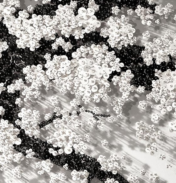 Ran Hwang成千上万的纽扣柱子打造的樱花