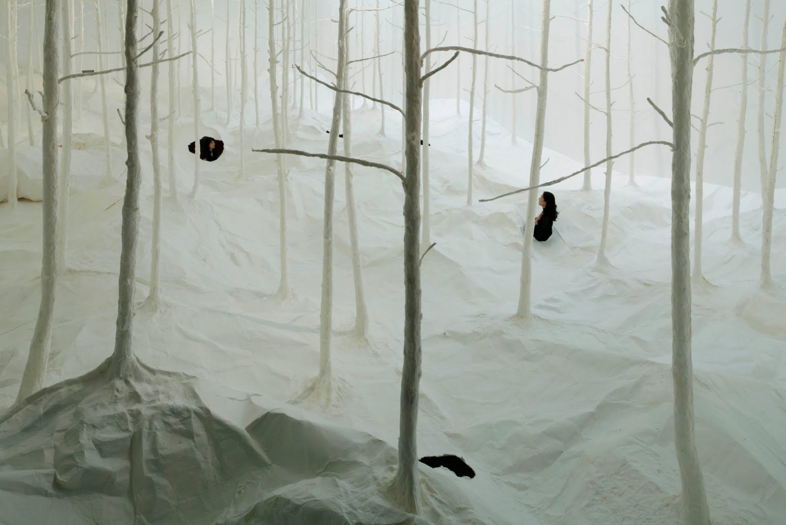 札幌艺术博物馆，以纸造林的装置艺术 “WALD AUS WALD”