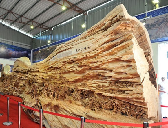 世界上最长的木制雕塑