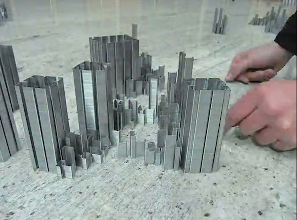 用订书针制作的城市模型 Peter Root创作