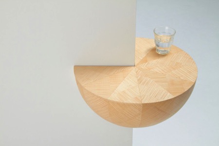 torafu architects设计的墙角专用小桌子