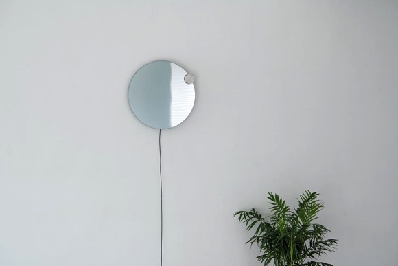 模拟日食的壁挂镜