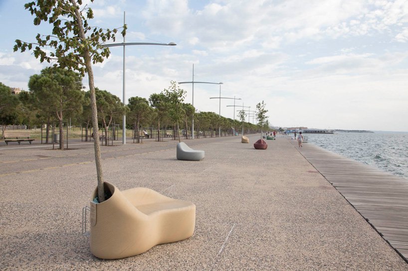 回收塑料制作的公共座椅