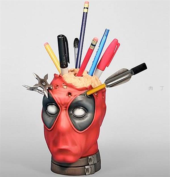 恐怖的僵尸笔筒和死侍笔筒创意产品 你敢用么？