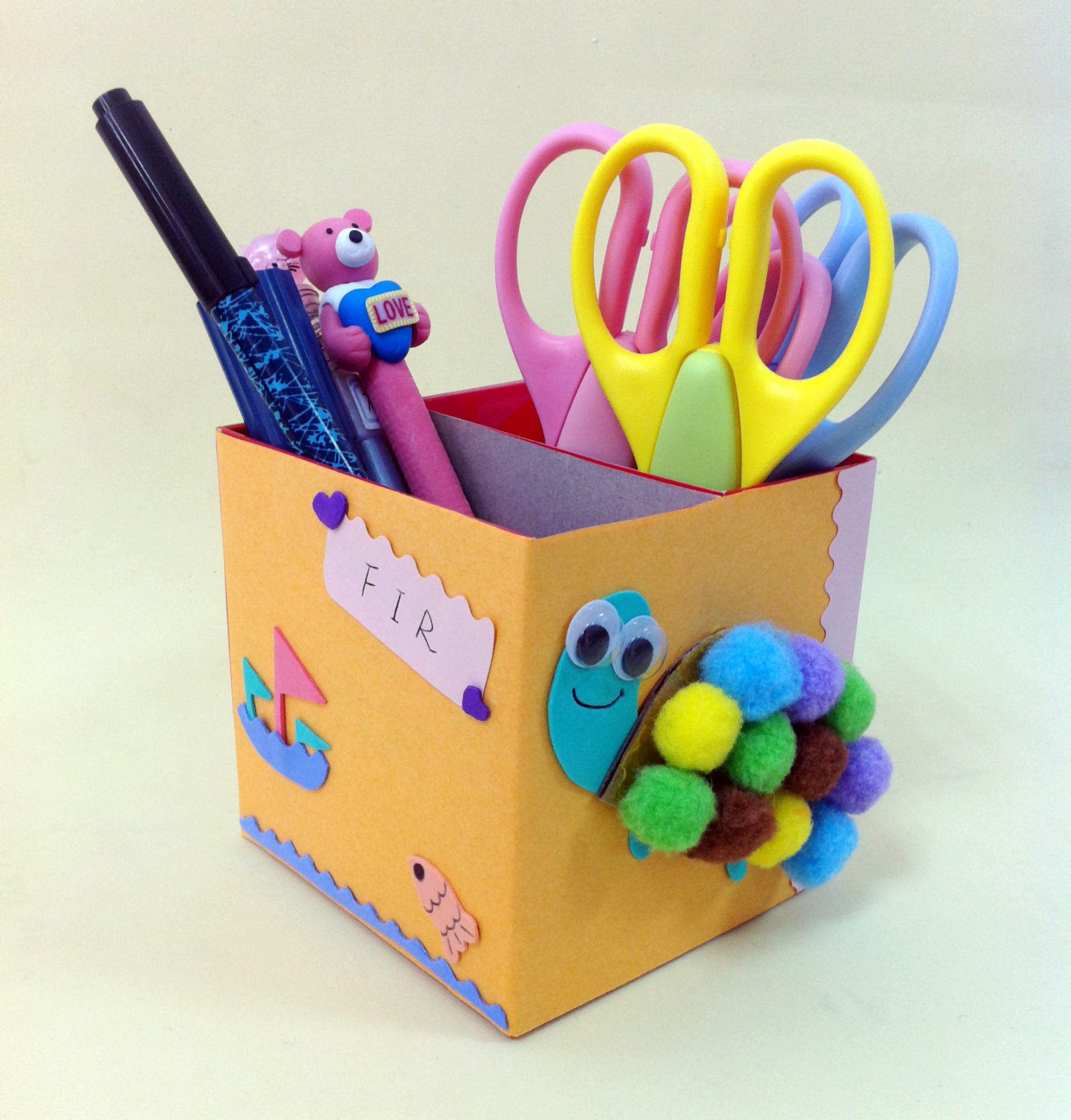 用纸盒和毛球DIY漂亮的小海龟笔筒做法图解教程