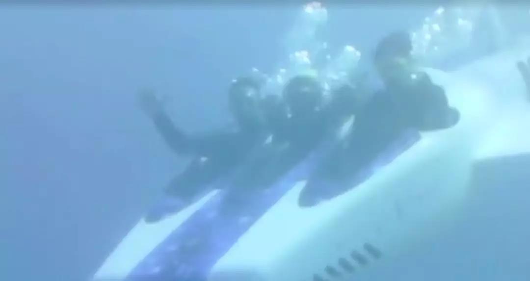 土豪新玩意：敞篷潜水艇，可坐三人下潜40米深，75万租一次