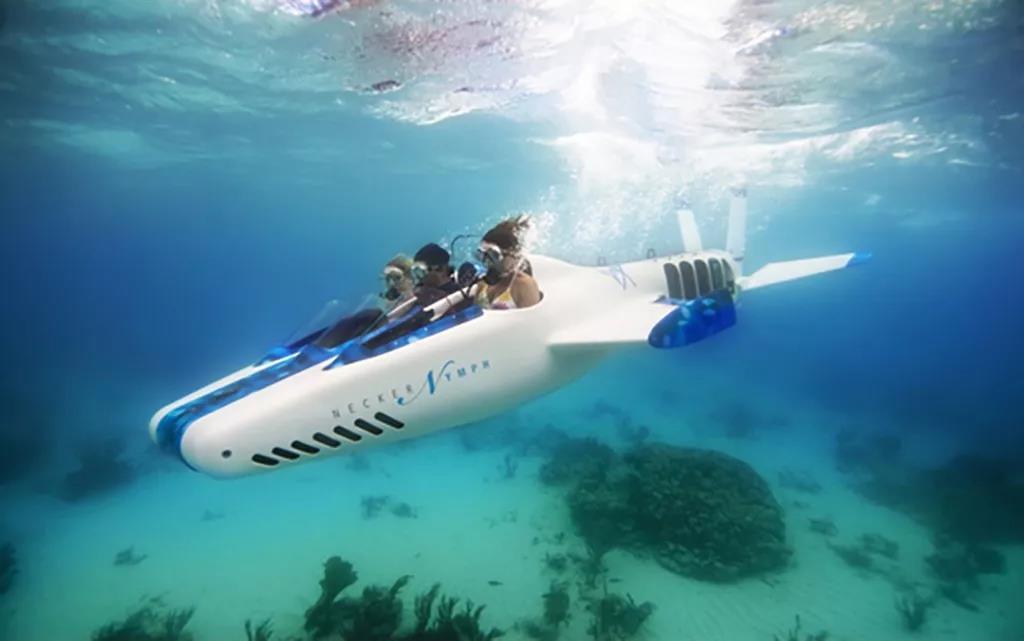 土豪新玩意：敞篷潜水艇，可坐三人下潜40米深，75万租一次