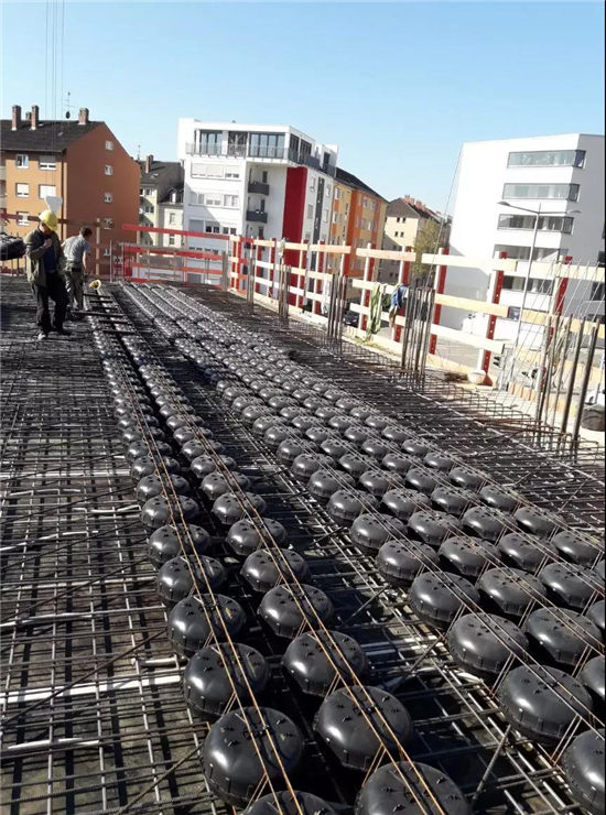 德国设计了一个塑料球，使建筑物减少35%混凝土用量