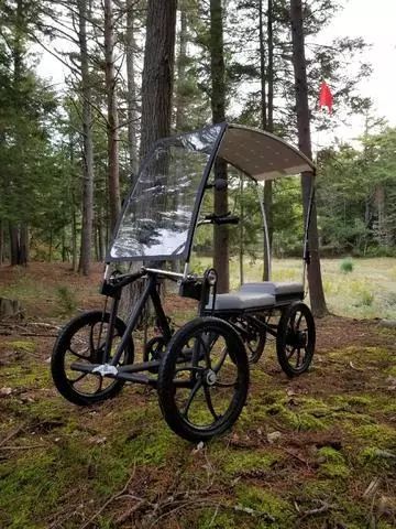 太阳能驱动的电动踏板车，还能折叠！